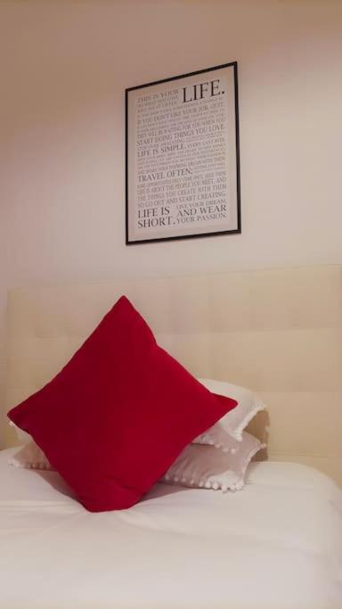 Unique & Beautiful Bedroom In Central Of Floransa Dış mekan fotoğraf